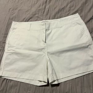 Vineyard Vines women’s shorts. Size 16